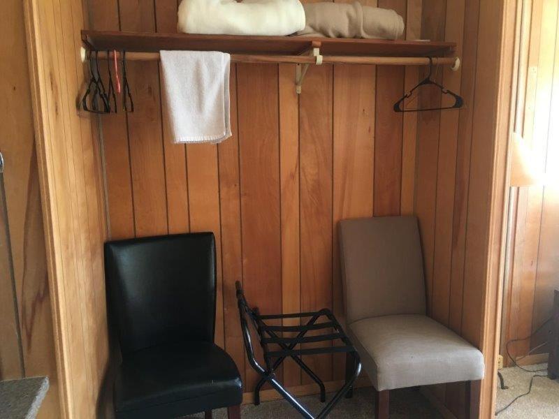 Tyee Restaurant And Motel 쿠프빌 외부 사진